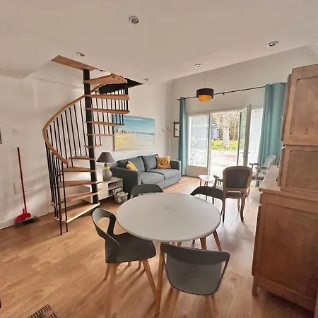 Romantique Petite Chaumiere Pres De Guerande