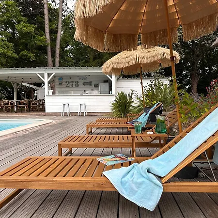 Romantique Petite Chaumiere Pres De Guerande